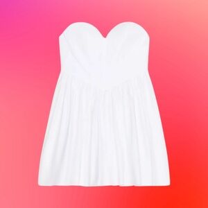 NWT 🤍 ZARA short sweetheart neckline dress in white. SIZE MEDIUM